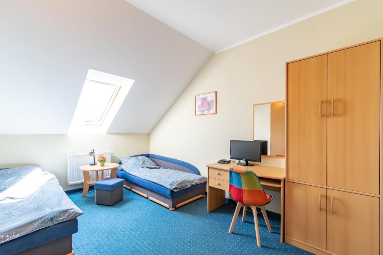 Pod Platanem Hotel Rowy  Buitenkant foto