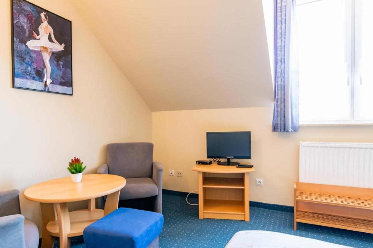 Pod Platanem Hotel Rowy  Buitenkant foto