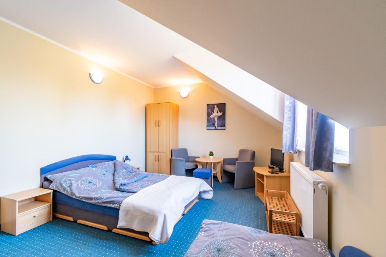 Pod Platanem Hotel Rowy  Buitenkant foto